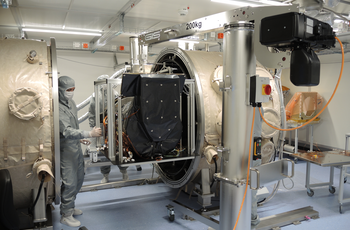 Mobile GCHK low headroom hoist Mobile crane is used in clean room for careful transport
