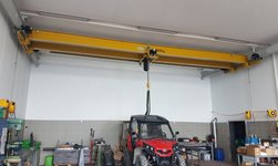 Grúa birrail suspendida con polipasto eléctrico de cadena en taller