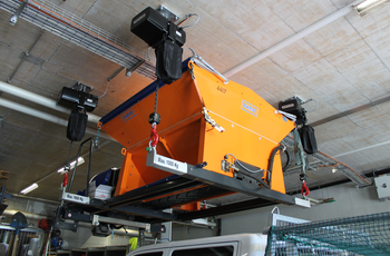 Electric chain hoists D8 Plus Electric chain hoists lift salt spreading barrel over people