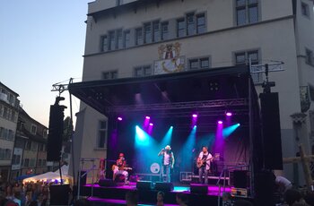 Electric chain hoists LP entertainment Electric chain hoists LP carry loudspeaker towers onto outdoor stage