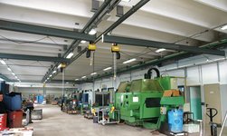 GISKB crane systems with electric chain hoists in production operation