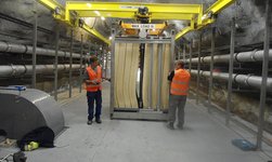 Crane system for transport in narrow tunnel system