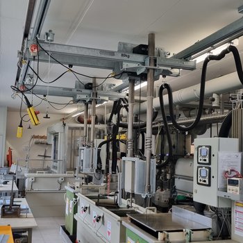 GISKB light crane system with 2 double crane girders above immersion baths for electrolytic processes