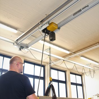 GIS electric chain hoist and GISKB crane system with intermediate structure and double bridge for optimum use of space