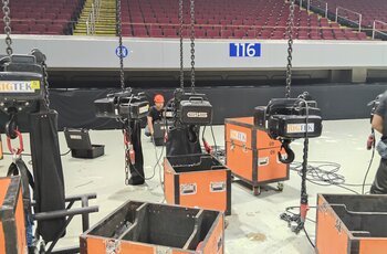 Rigging-Alltag bei Rigtek mit GIS Elektrokettenzügen Rigtek, Partner von GIS auf den Philippinen, setzt im täglichen Rigging-Einsatz zunehmend auf leistungsstarke GIS Elektrokettenzüge.