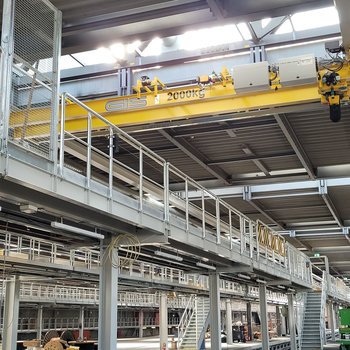 Die GIS Laufkran in der Serviceanlage der SBB Basel haben eine Tragfähigkeit von 2000 kg und werden für Wartungen von FLIRT Personenzügen eingesetzt.