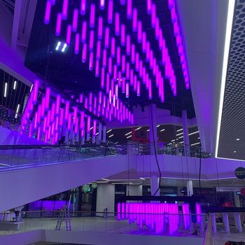 Das Atrium des Einkaufszentrums Volkiland erhielt im November ein neues Beleuchtungssystem