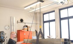 Sistema de grúa de taller que ahorra espacio para espacios bajos