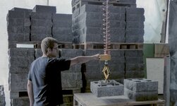 Handy chain model in construction industry Building blocks are lifted by means of a Handy chain hoist and a special load receptor