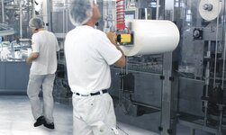 Telescopic chain hoist GPTD with device for eccentric load In the chemical plant, a roll is moved into the machine with a telescopic chain hoist