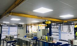 Eintraeger-Haengekran GISKB gedraengte Bauart Ein Kransystem in einer WErkstätte mit einem sehr niedrigen Raum