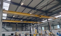 GIS overhead travelling cranes ensure the transfer of goods from one workstation to the next