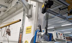 The workstation is equipped with an articulated slewing crane and a vacuum lifter