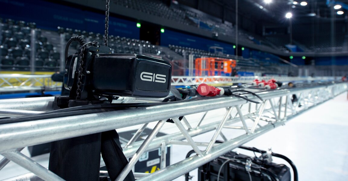 Electric chain hoist LPM rigging Ice Musical Direct-controlled electric chain motor is attached to truss
